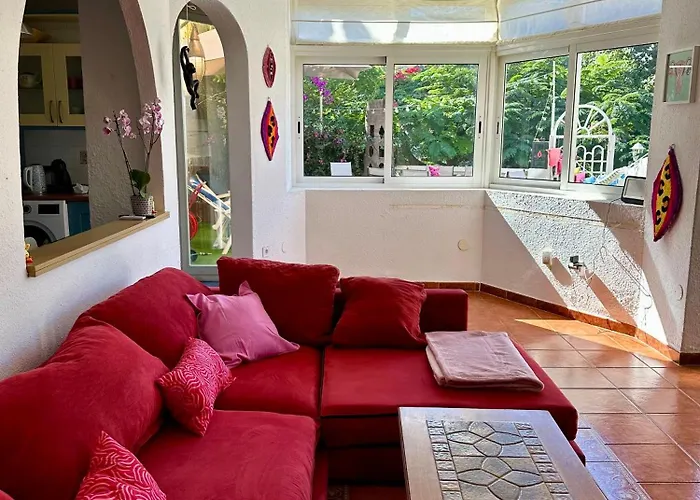 Cosy Ocean View & Garden *