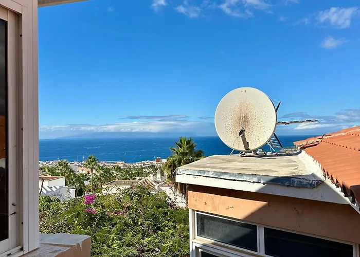 Апартаменти Cosy Ocean View & Garden *