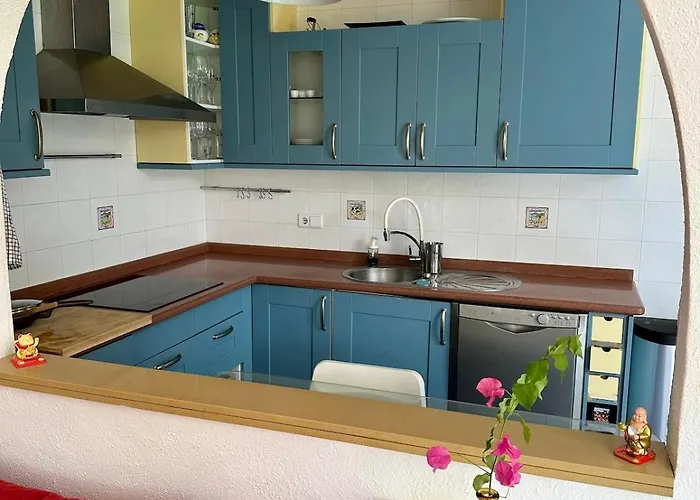 Cosy Ocean View & Garden