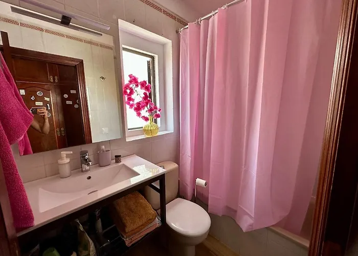 Апартаменти Cosy Ocean View & Garden *