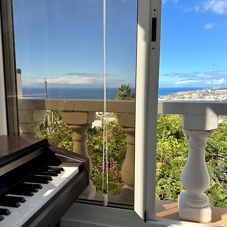Cosy Ocean View & Garden Apartment