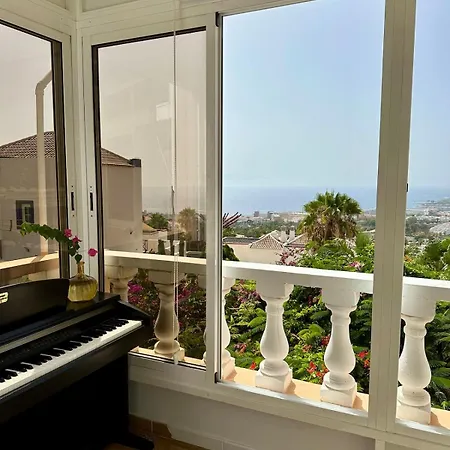 Cosy Ocean View & Garden Apartment *